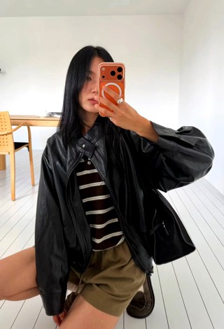 黑色