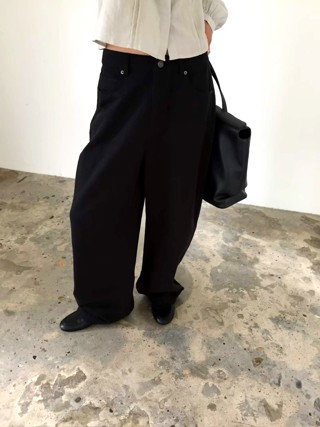 黑色