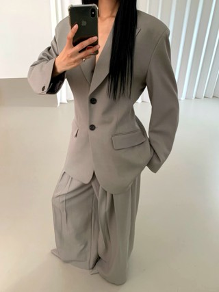 灰色