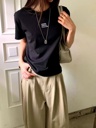 黑色