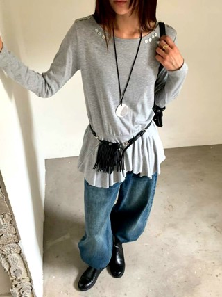 灰色