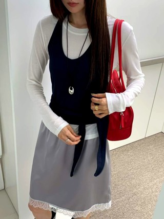 深蓝色