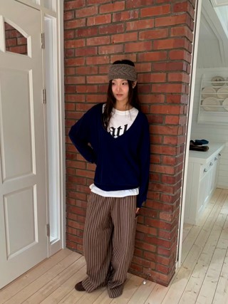 深蓝色