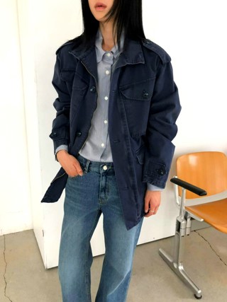 深蓝色