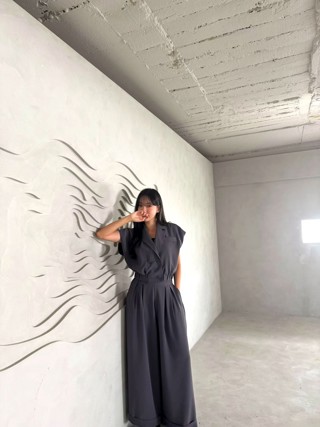 黑色