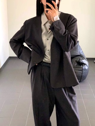 黑色