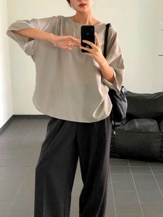灰色