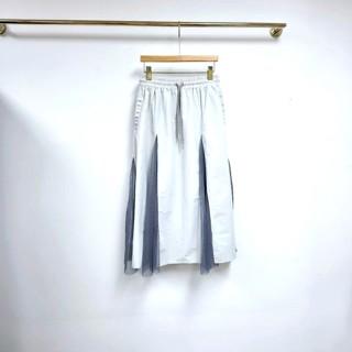 灰色