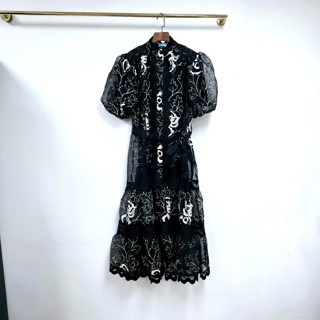 黑色
