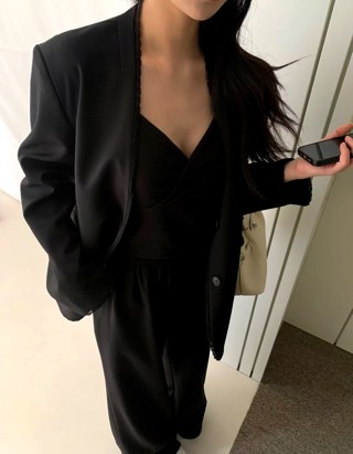 黑色