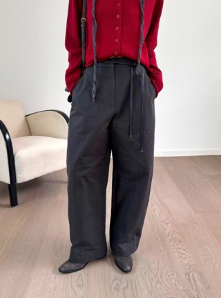 黑色