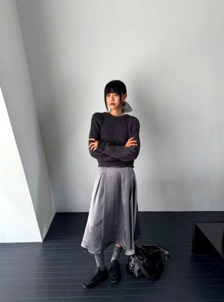 灰色