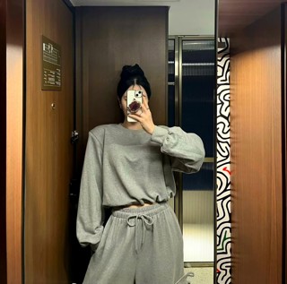 灰色