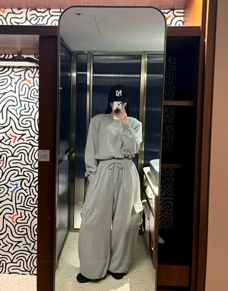 灰色