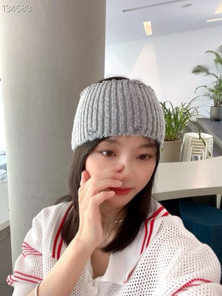 灰色