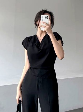黑色