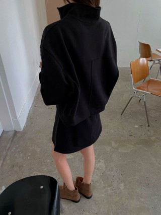 黑色