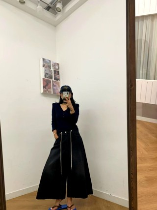 黑色