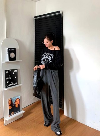 黑色