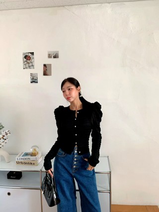 黑色