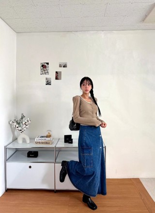深蓝色