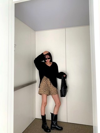 黑色
