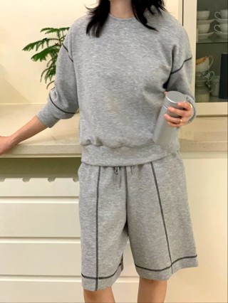 灰色