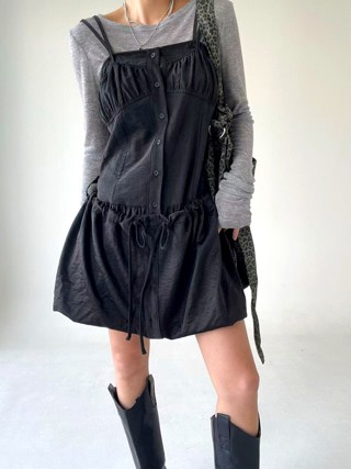 黑色