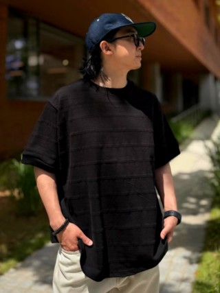 黑色