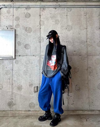 灰色