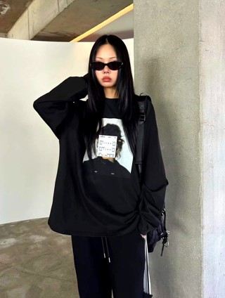 黑色