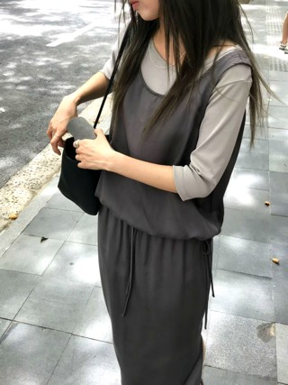 灰色