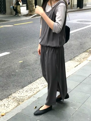 灰色