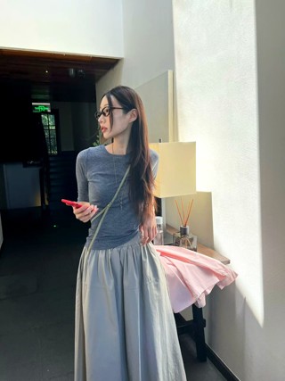 灰色