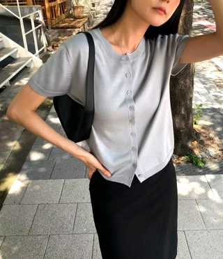 灰色