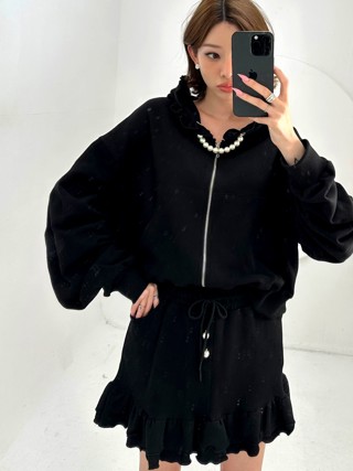 黑色