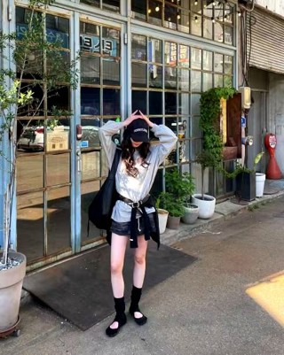 黑色