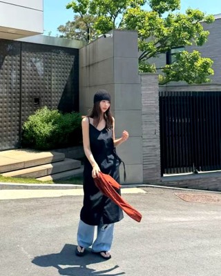 黑色