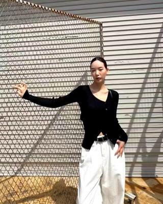 黑色