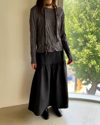 黑色