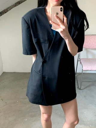 黑色
