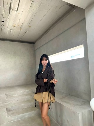 深棕色