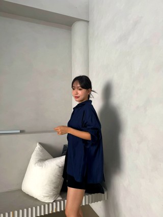 深蓝色