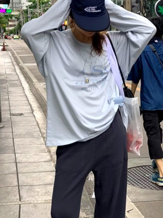 浅蓝色
