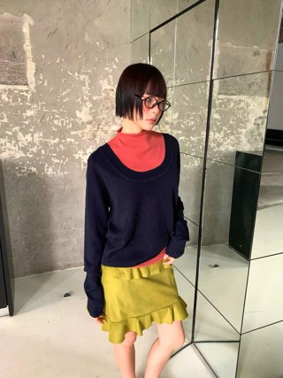 深蓝色