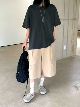 黑色