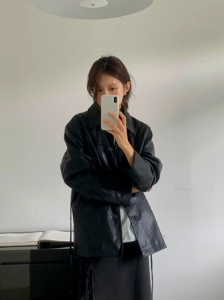 黑色