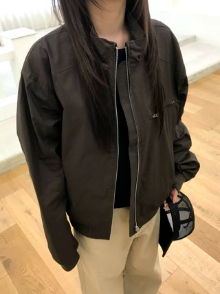 深棕色