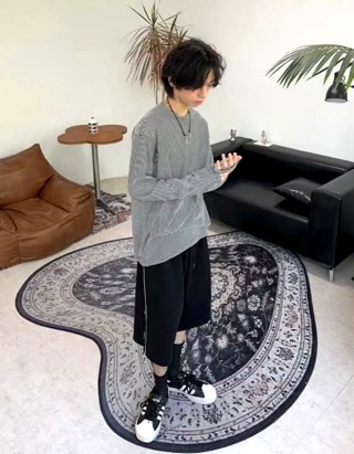 黑色