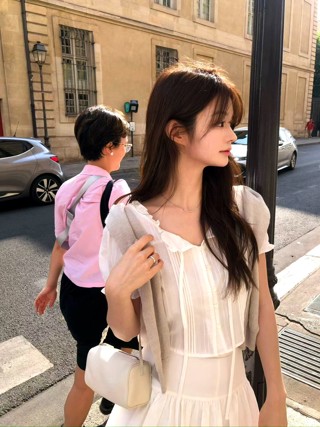 白色
